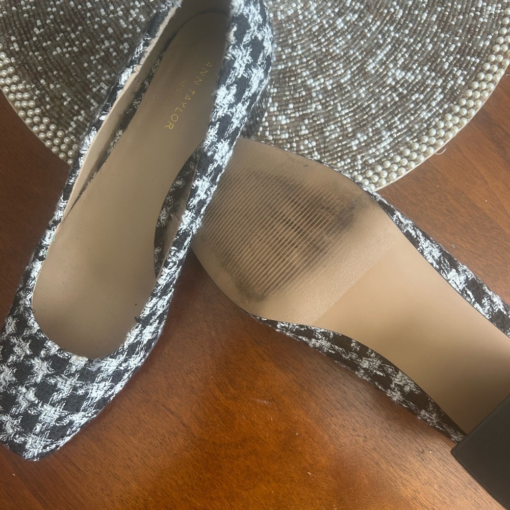 Ann Taylor Black & White 2” stacked heel with Classic Houndstooth Pattern 8  1/2